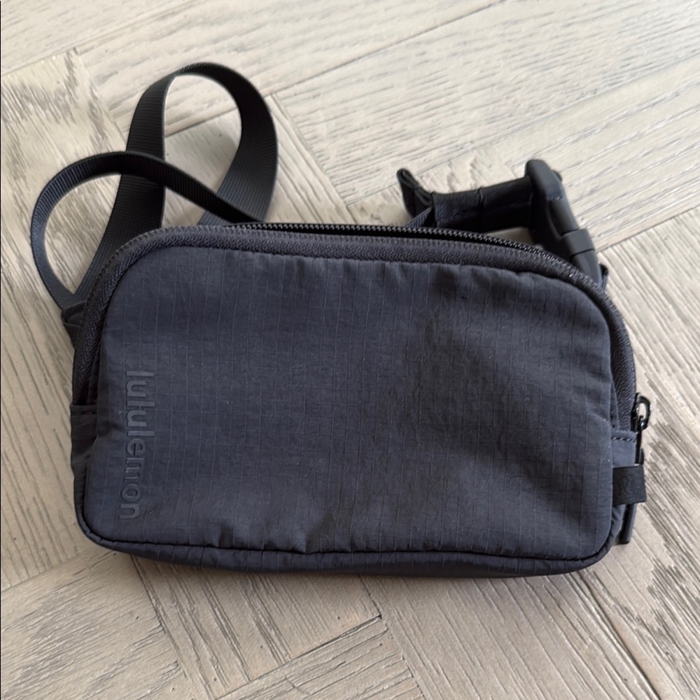 Lululemon Everywhere Belt Bag